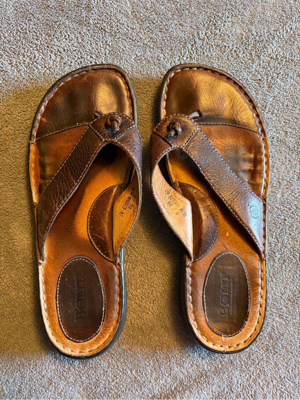 Born leather thong sandals - size 8 medium/wide